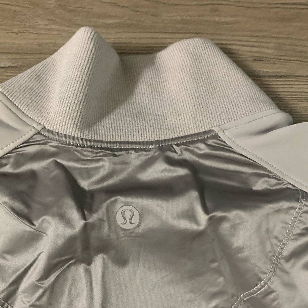 - Lululemon jacket new S - Picture 4 of 5